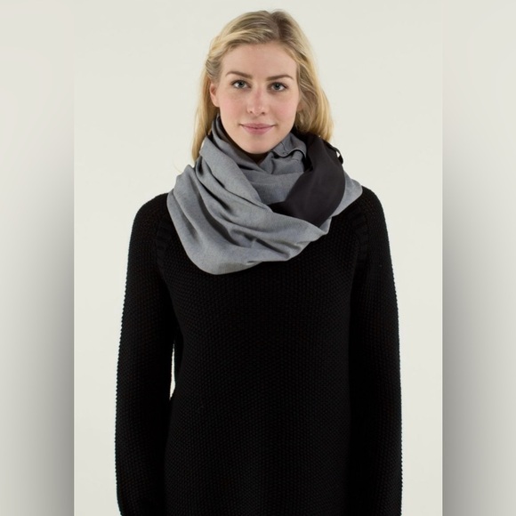 Lululemon Vinyasa Scarf Rulu Black Gray Snap Closure - Picture 1 of 10
